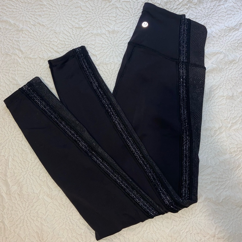 Lululemon, Size 6, Full Length, Black with patterned mesh stripe